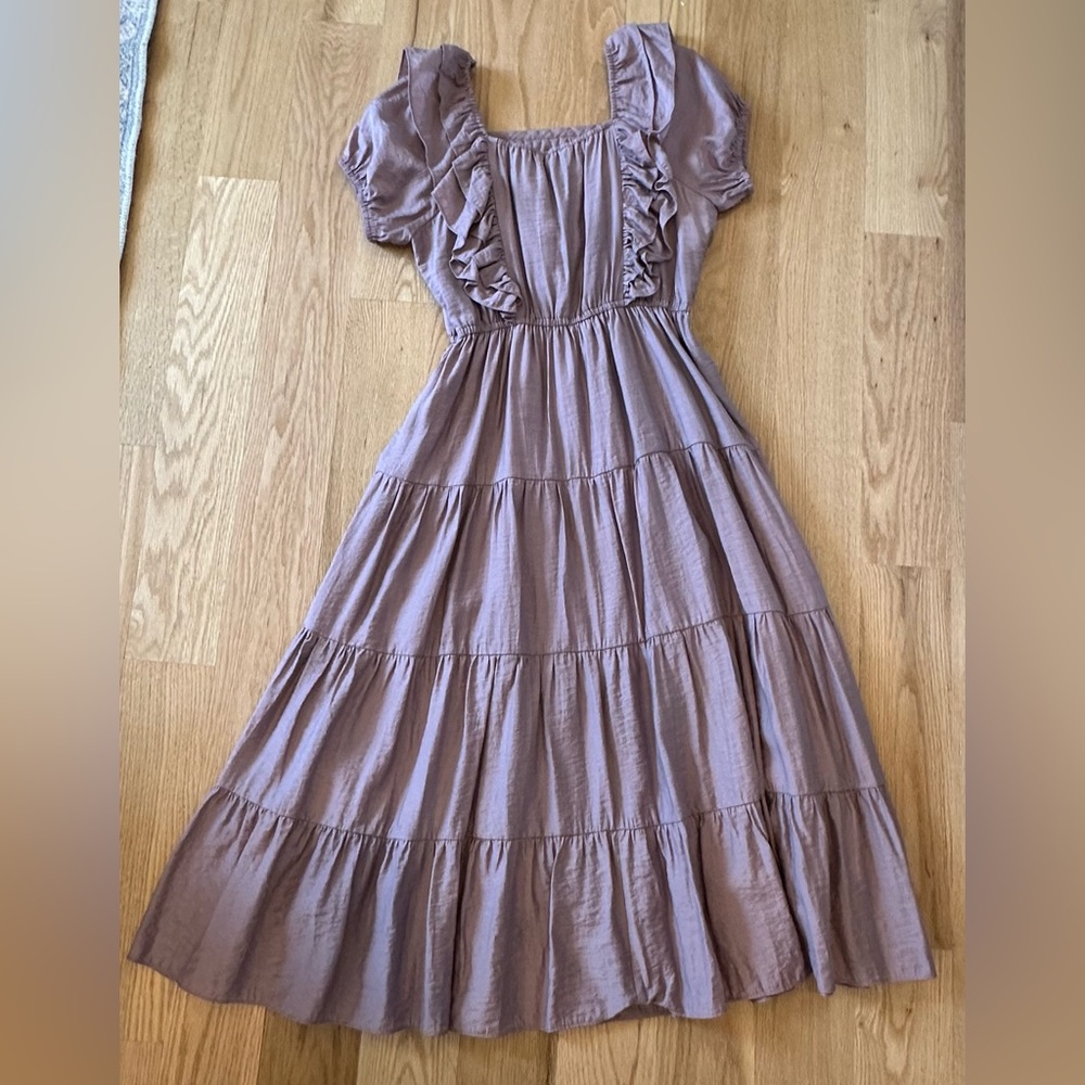 Mauve flowy lightweight dress. Great condition!